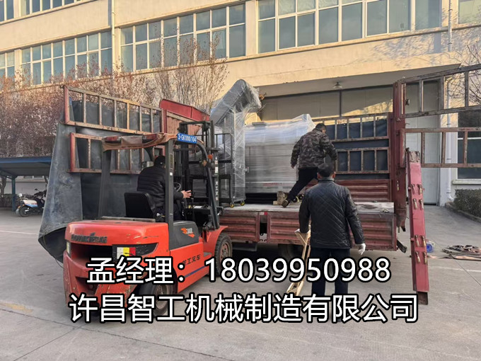 【發(fā)貨通知】尊敬的客戶(hù)，  我們很高興地通知您，您的訂單已于2024年12月18日通過(guò)專(zhuān)車(chē)成功發(fā)出。本次發(fā)貨包含您訂購(gòu)的兩米長(zhǎng)電磁流水線(xiàn)設(shè)備。  發(fā)貨日期：2024年12月18日 產(chǎn)品名稱(chēng)：兩米電磁流水線(xiàn) 運(yùn)輸方式：專(zhuān)車(chē)配送 我們已經(jīng)安排了專(zhuān)業(yè)的物流團(tuán)隊(duì)確保您的貨物安全、準(zhǔn)時(shí)送達(dá)。如果您有任何疑問(wèn)或需要進(jìn)一步的幫助，請(qǐng)隨時(shí)與我們的客戶(hù)服務(wù)團(tuán)隊(duì)聯(lián)系。  感謝您對(duì)我們的信任和支持！